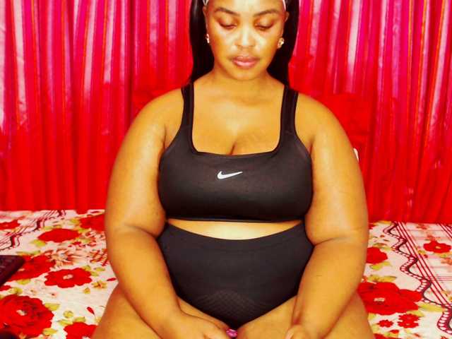 DivineBootyxxx's BongaCams show and profile