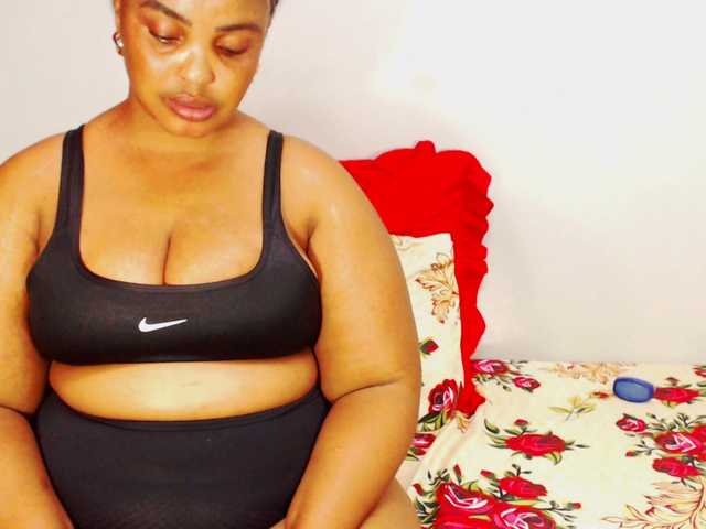 DivineBootyxxx's BongaCams show and profile