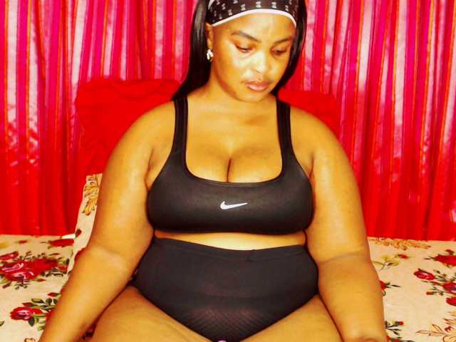 DivineBootyxxx's BongaCams show and profile