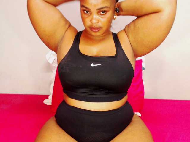 DivineBootyxxx's BongaCams show and profile