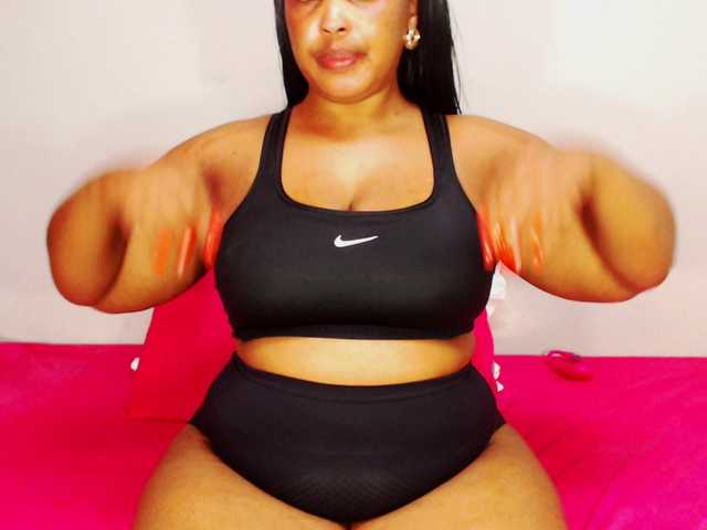 DivineBootyxxx's BongaCams show and profile