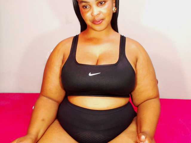 DivineBootyxxx's BongaCams show and profile