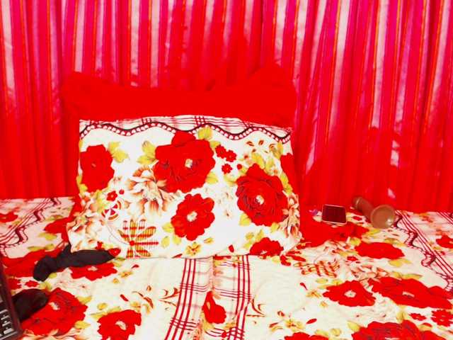 DivineBootyxxx's BongaCams show and profile