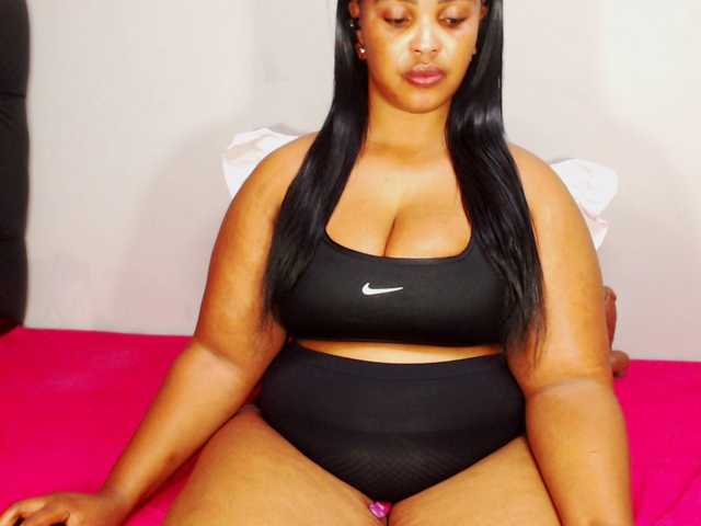 DivineBootyxxx's BongaCams show and profile