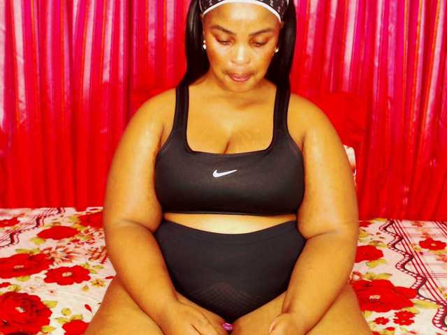 DivineBootyxxx's BongaCams show and profile