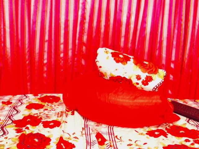 DivineBootyxxx's BongaCams show and profile