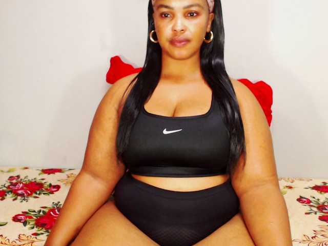 DivineBootyxxx's BongaCams show and profile