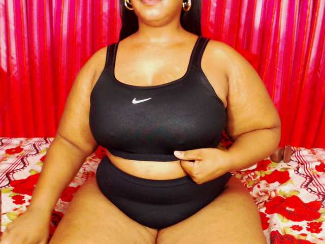 DivineBootyxxx's BongaCams show and profile