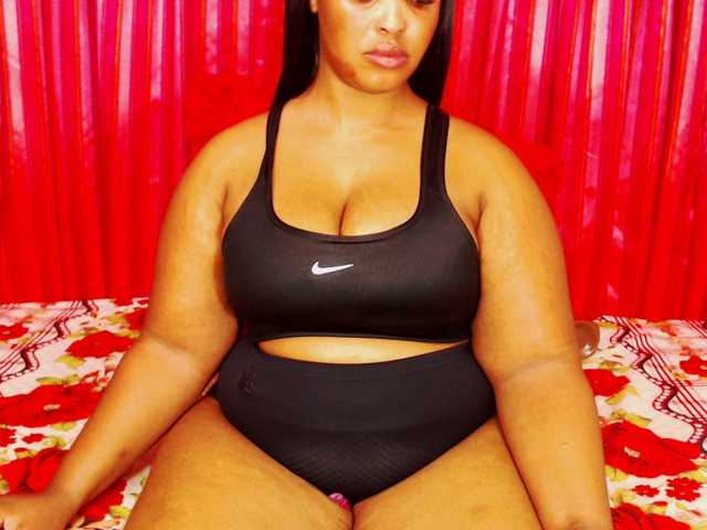 DivineBootyxxx's BongaCams show and profile