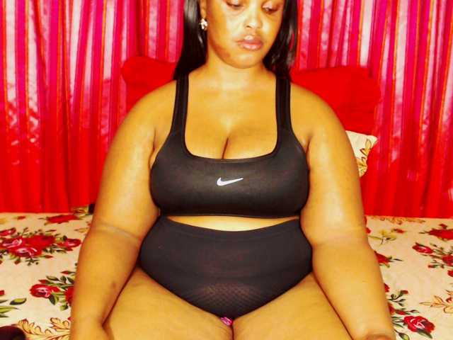 DivineBootyxxx's BongaCams show and profile