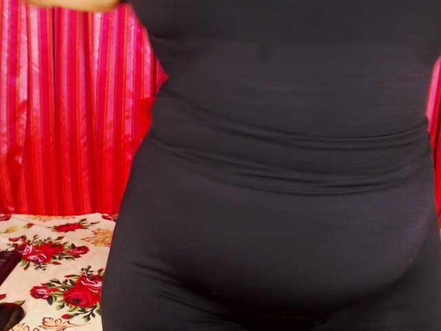 DivineBootyxxx webcam