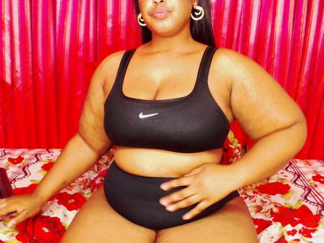 DivineBootyxxx's BongaCams show and profile