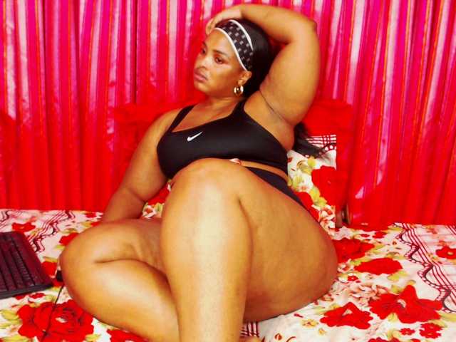 DivineBootyxxx's BongaCams show and profile