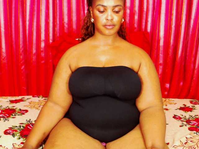 DivineBootyxxx's BongaCams show and profile