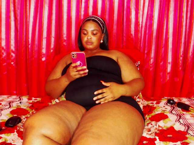 DivineBootyxxx's BongaCams show and profile