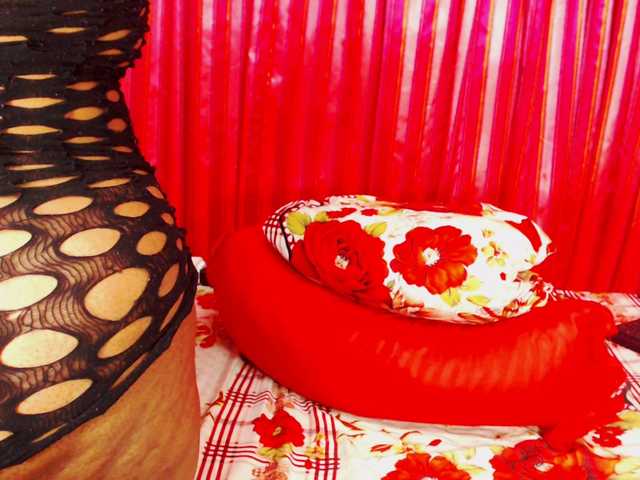 DivineBootyxxx's BongaCams show and profile