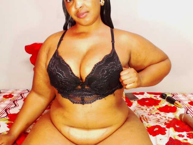 DivineBootyxxx from BongaCams is Freechat