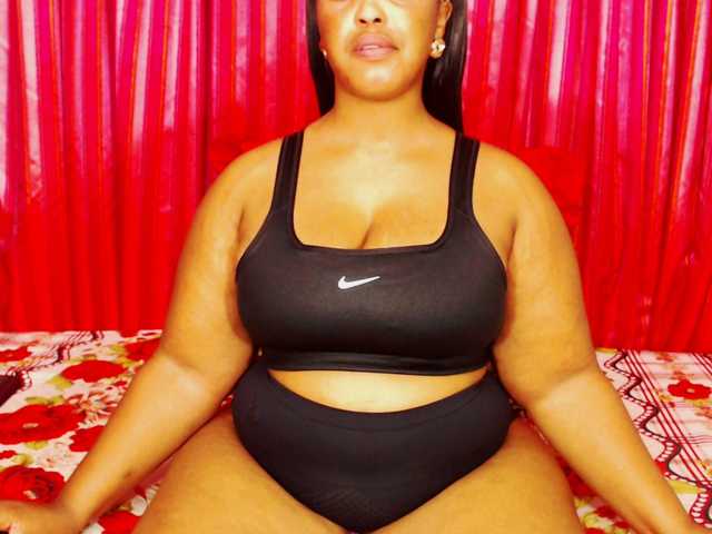 DivineBootyxxx's BongaCams show and profile