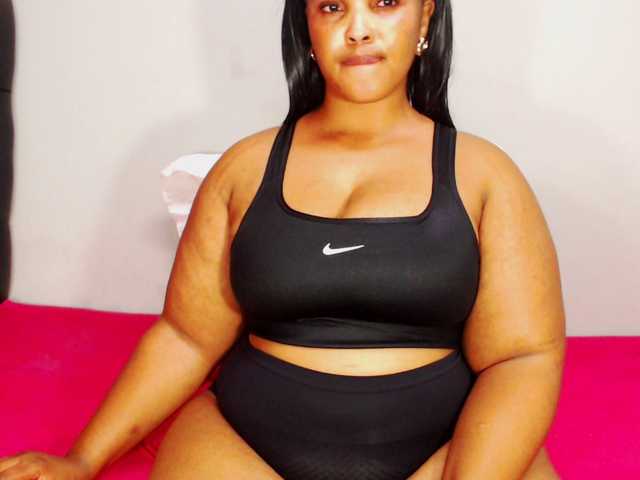 DivineBootyxxx's BongaCams show and profile