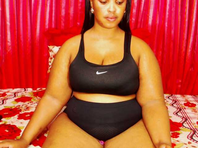 DivineBootyxxx's BongaCams show and profile