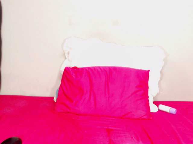 DivineBootyxxx webcam