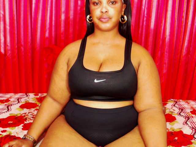 DivineBootyxxx's BongaCams show and profile