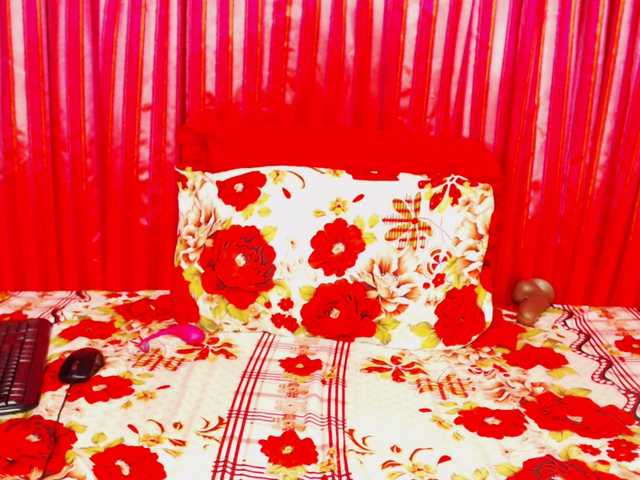 DivineBootyxxx's BongaCams show and profile