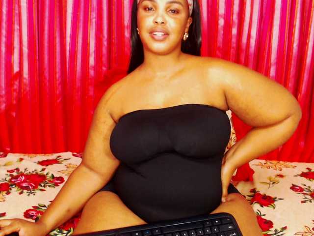 DivineBootyxxx's BongaCams show and profile