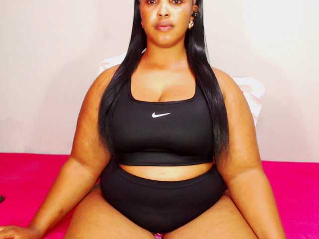 DivineBootyxxx's BongaCams show and profile