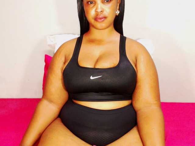 DivineBootyxxx's BongaCams show and profile