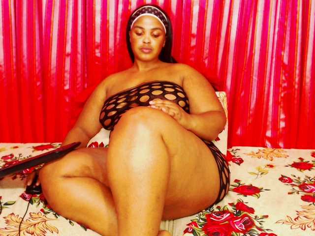 DivineBootyxxx's BongaCams show and profile