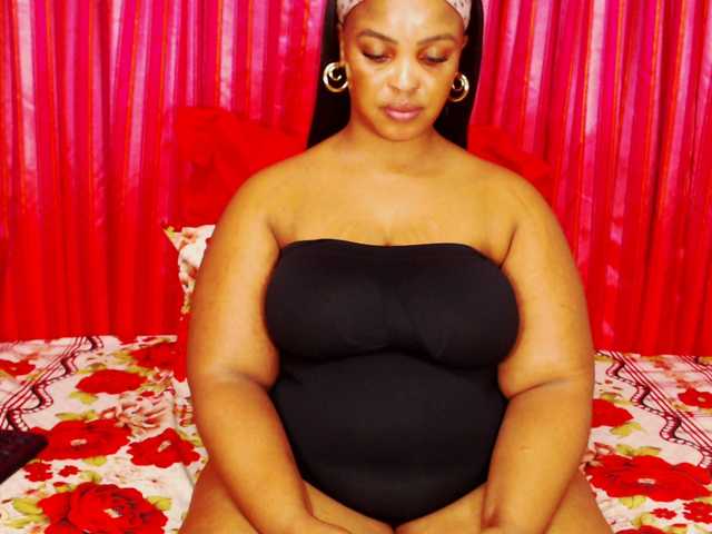 DivineBootyxxx's BongaCams show and profile