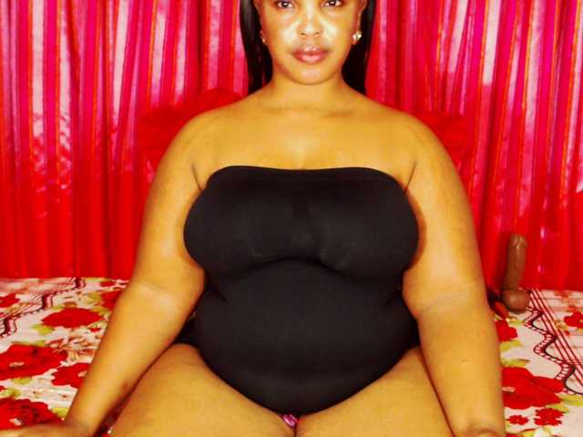 DivineBootyxxx's BongaCams show and profile