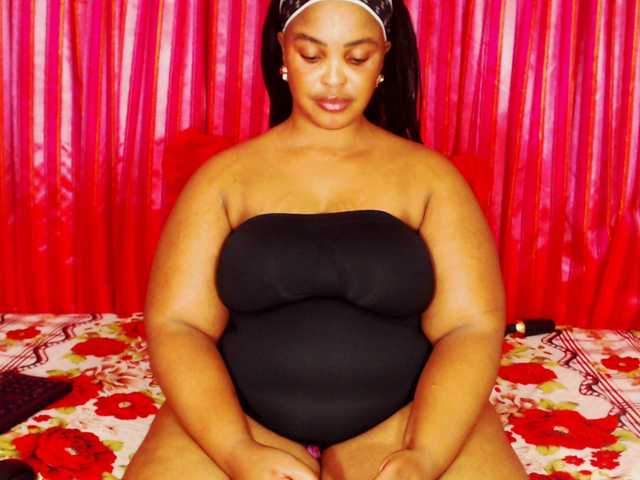 DivineBootyxxx's BongaCams show and profile