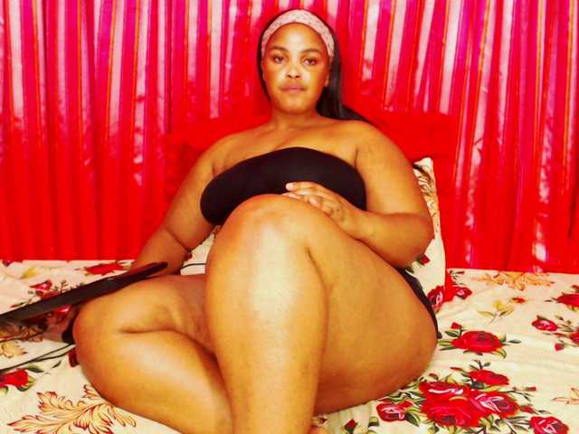 DivineBootyxxx's BongaCams show and profile