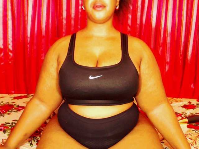 DivineBootyxxx's BongaCams show and profile