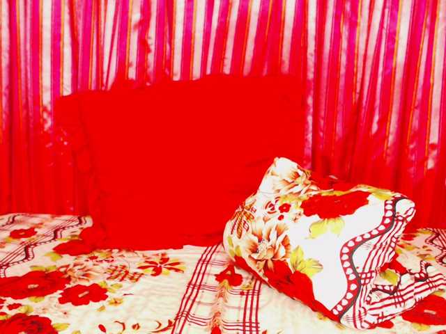 DivineBootyxxx's BongaCams show and profile