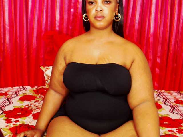 DivineBootyxxx's BongaCams show and profile