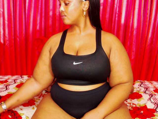 DivineBootyxxx's BongaCams show and profile