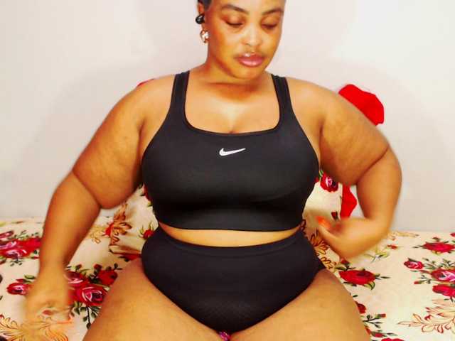 DivineBootyxxx's BongaCams show and profile