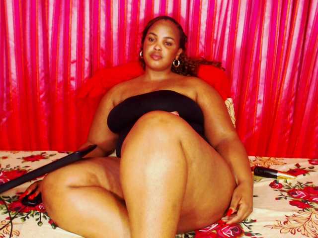 DivineBootyxxx's BongaCams show and profile