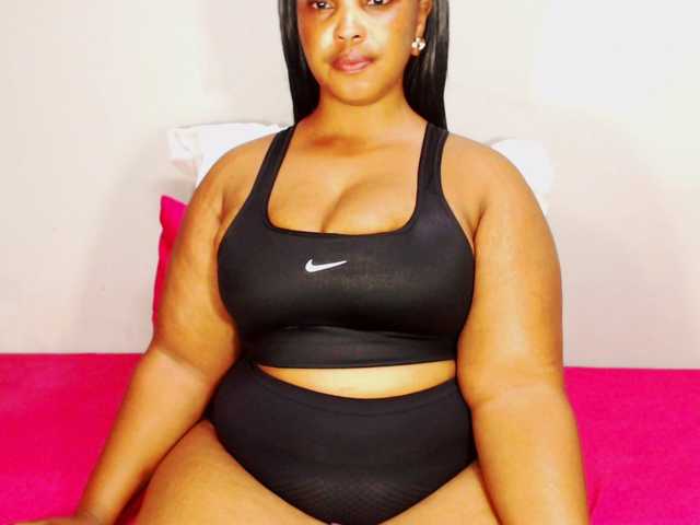 DivineBootyxxx from BongaCams is Freechat