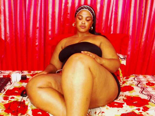 DivineBootyxxx's BongaCams show and profile