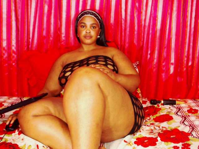 DivineBootyxxx's BongaCams show and profile