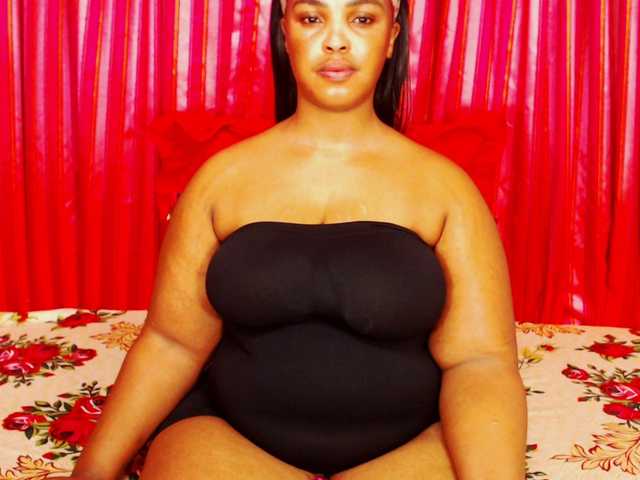 DivineBootyxxx's BongaCams show and profile