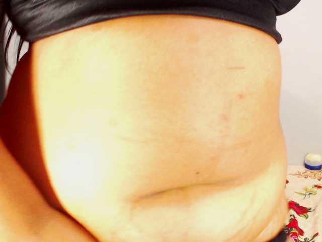 DivineBootyxxx's BongaCams show and profile