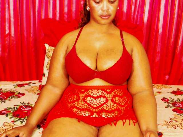 DivineBootyxxx's BongaCams show and profile