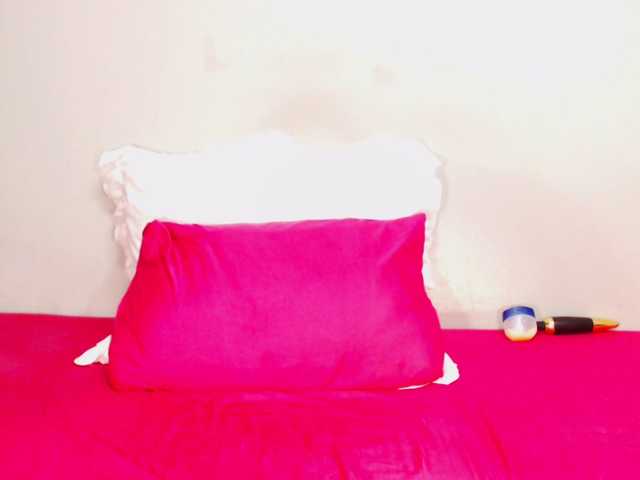 DivineBootyxxx webcam