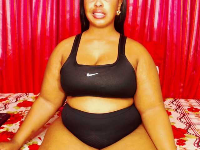 DivineBootyxxx's BongaCams show and profile