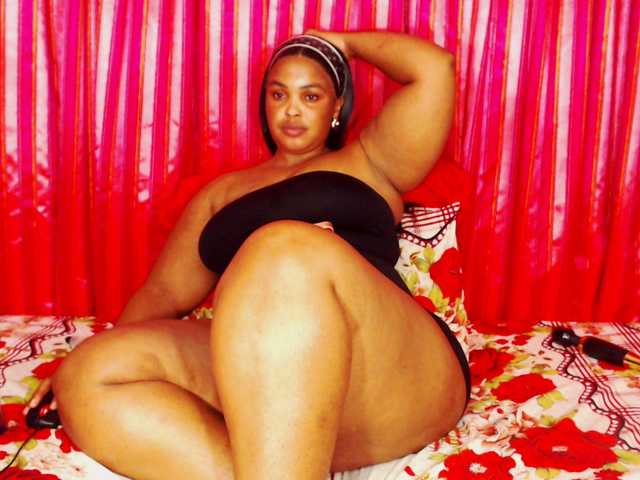 DivineBootyxxx's BongaCams show and profile